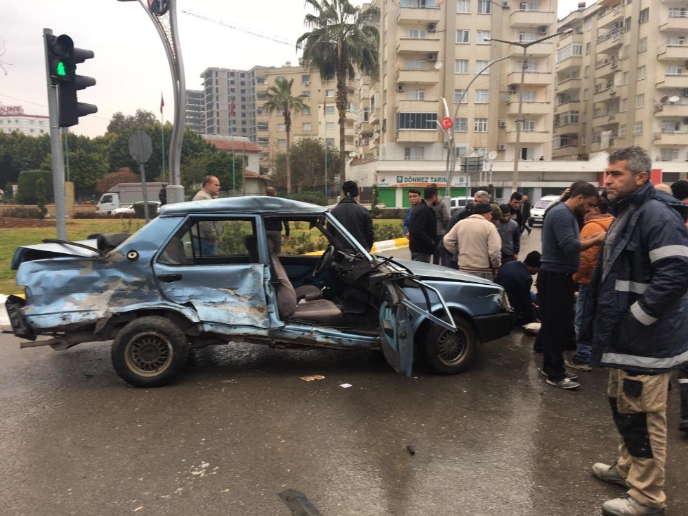 Tarsus’ta trafik kazası: 2 yaralı 