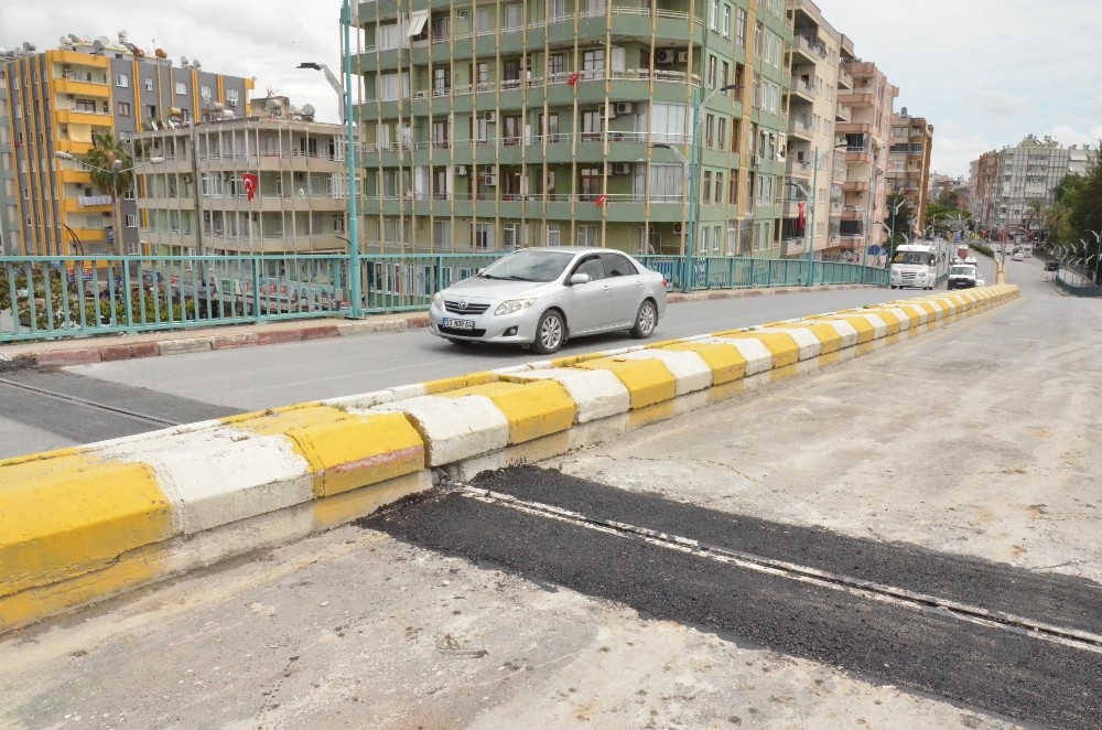Tarsus’ta üstgeçidin yıpranan bağlantı noktaları onarıldı 