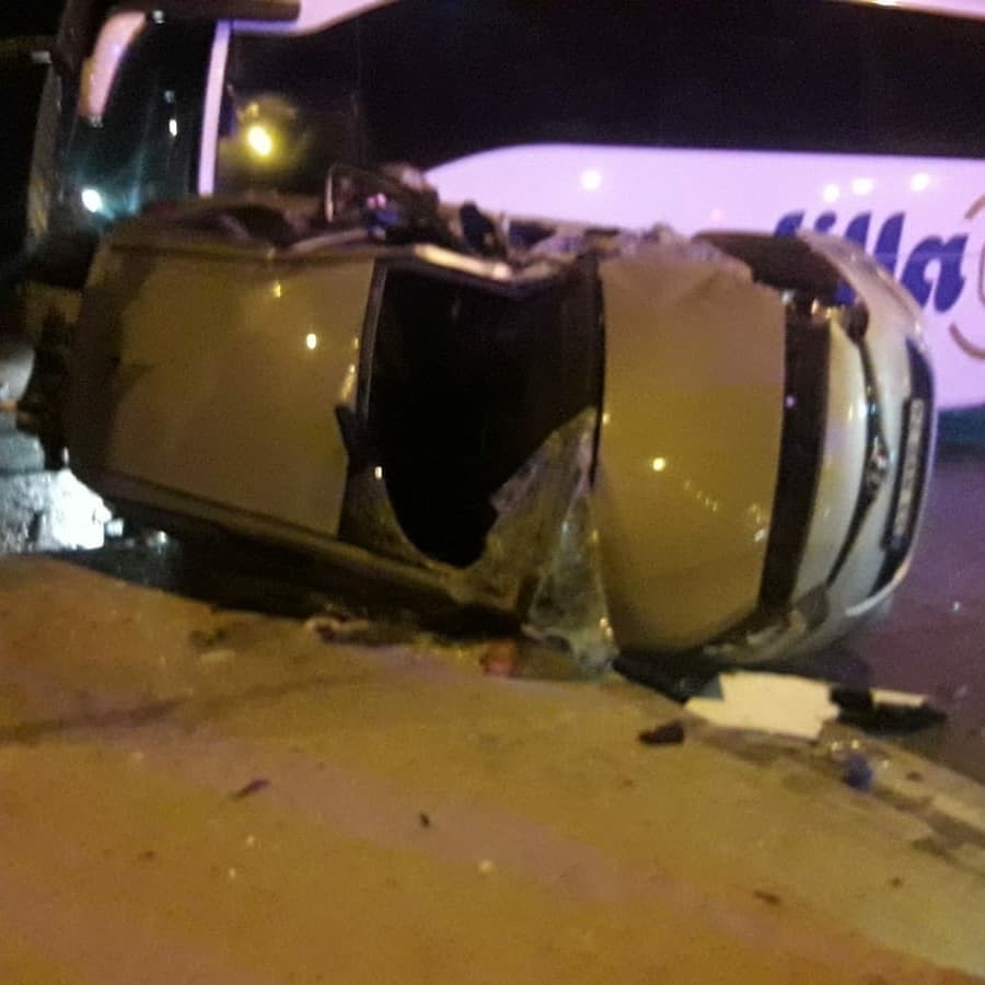 Tarsus’ta yolcu otobüsü ile otomobil çarpıştı 