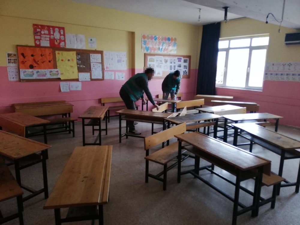 Tarsus’ta yükümlüler okul temizledi 