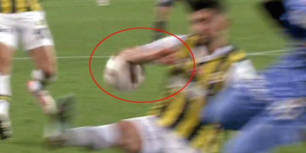 Tartışmalar daha da alevlenecek! İşte geceye damga vuran pozisyonun VAR kayıtları