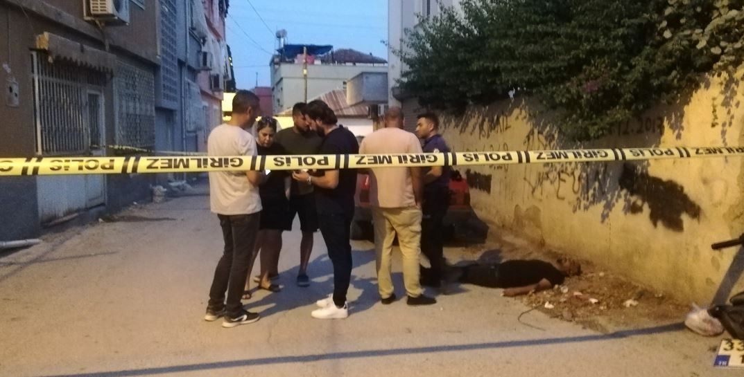 Tartıştığı 2 kadına tabancayla ateş edip, kendini de vurdu