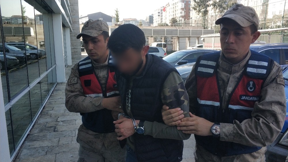 Tartıştığı akrabasını bıçakladı 
