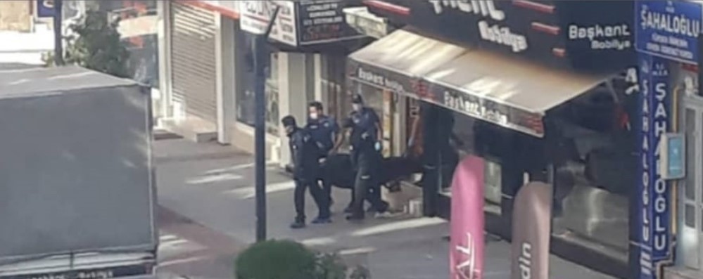 Tartıştığı babası ve annesini öldürdü 