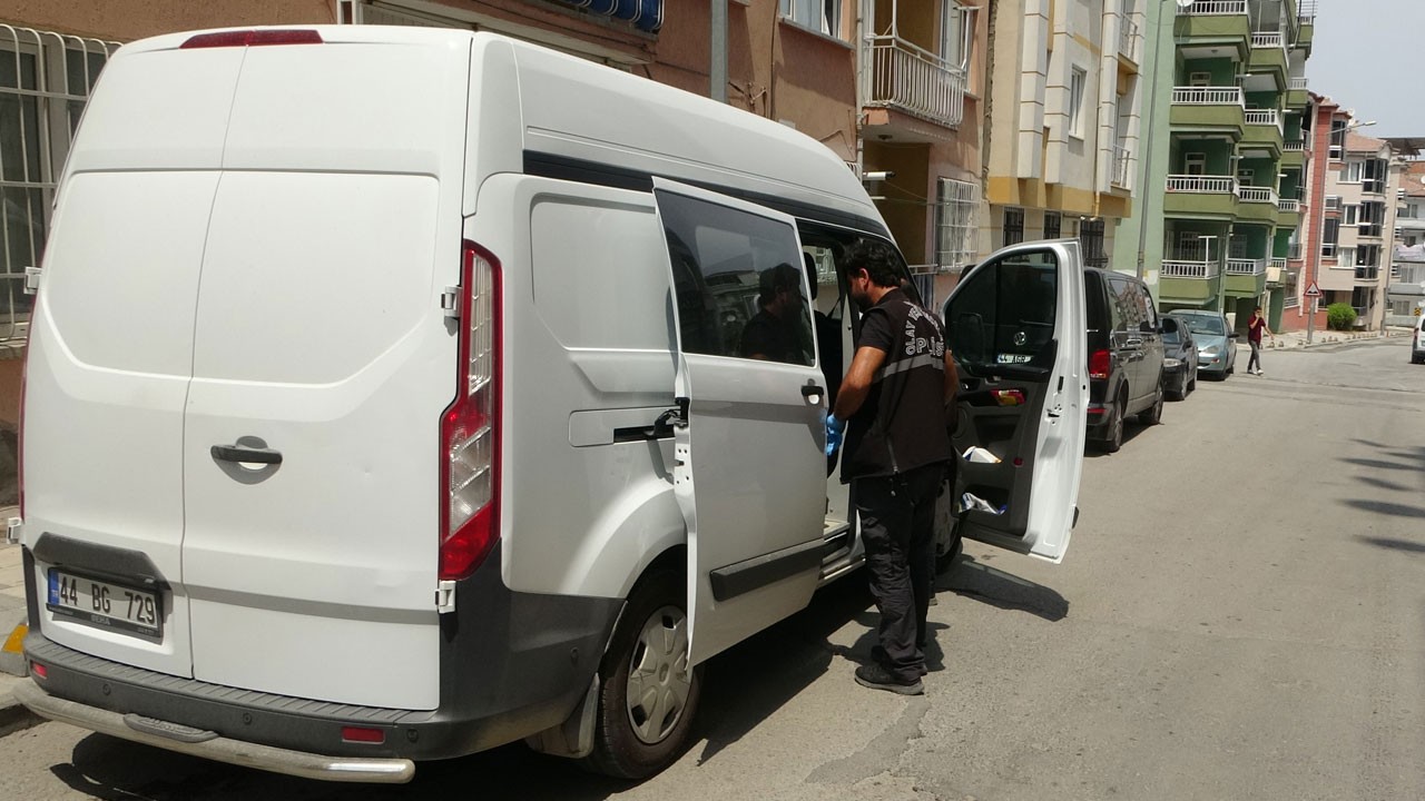 Hayırsız evlat tartıştığı babasını sırtından bıçakladı