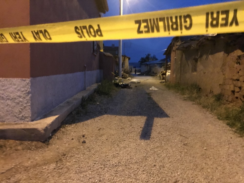 Tartıştığı dini nikahlı eşini öldürdü 
