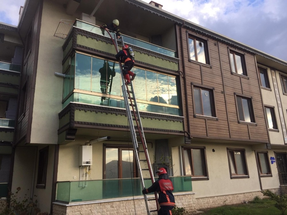 Tartıştığı eşine kızdı evi yaktı 
