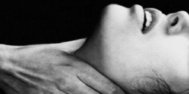 Tartıştığı eşini boğarak öldürdü!