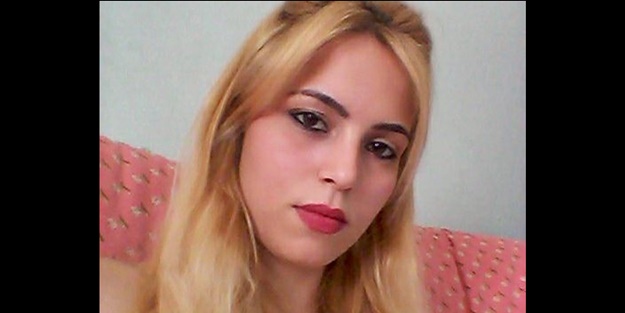 Kıskançlık krizine girdi, eşini boğarak