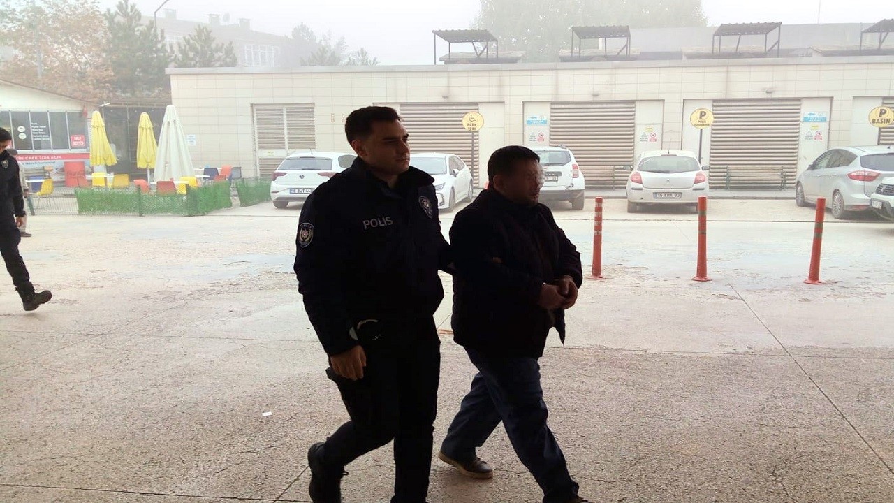 Tartıştığı eşini çekiçle ağır yaraladı