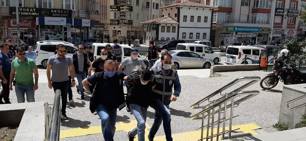 Tartıştığı genci vuran 17 yaşındaki katil zanlısı adliyeye sevk edildi 