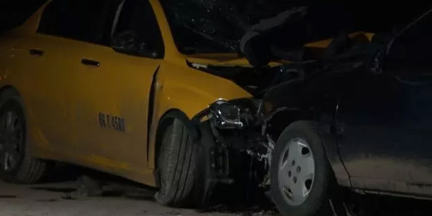 Tartıştığı kişilerin arasına taksiyle daldı! Çok sayıda yaralı var