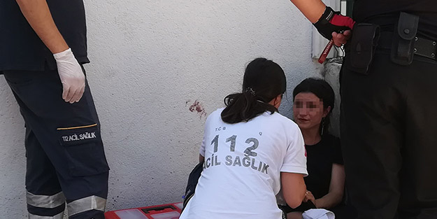Tartıştığı kız kardeşini sokak ortasında bıçakladı