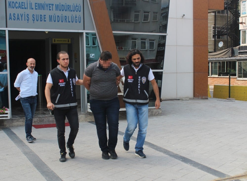 Tartıştıkları şahsı bıçaklayarak öldürdükleri iddia edilen 3 kişi tutuklandı 