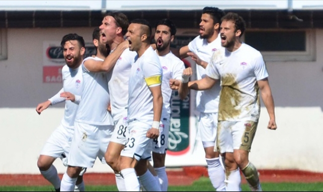 Tarzan 10 puan farkla lider