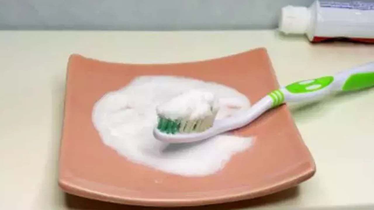 Taş dolu dişleri inci gibi yapan en iyi yöntem var: Haftada 1 uygulayın, sonuç tertemiz!