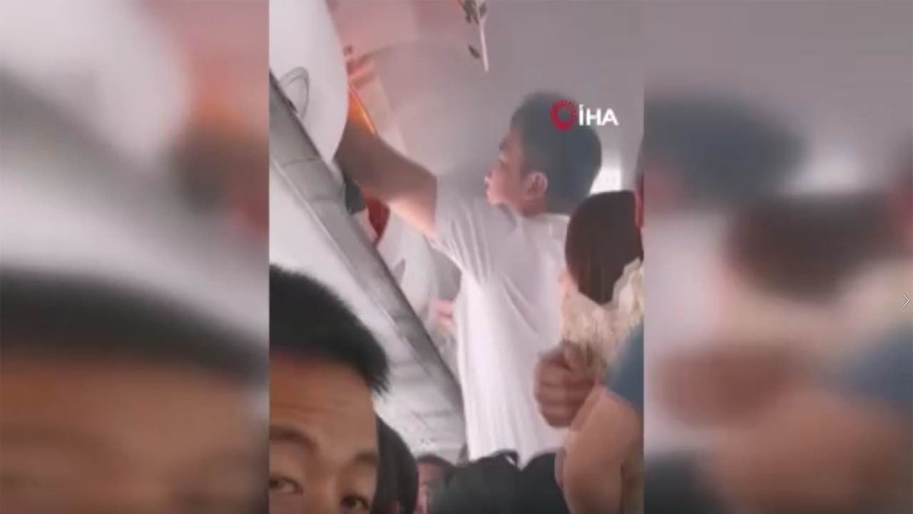 Taşınabilir batarya patlayıp uçakta yangın çıkardı
