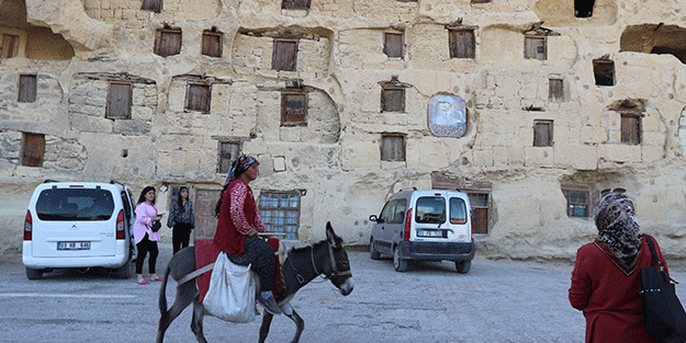 Taşkale Tahıl Ambarları'na ziyaretçi akını