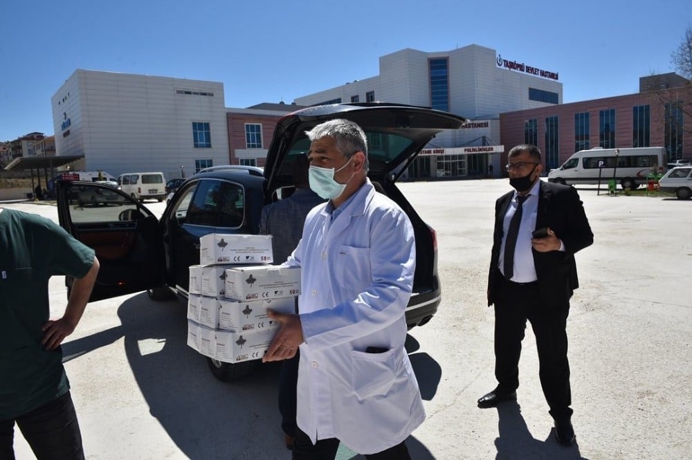 Taşköprü Belediyesinden vatandaş ve kurumlara maske desteği 
