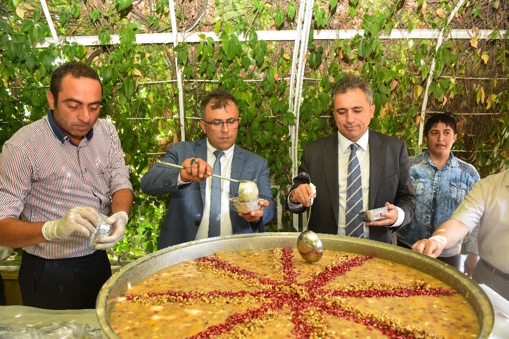 Taşköprü’de 3 bin kişiye aşure ikram edildi 