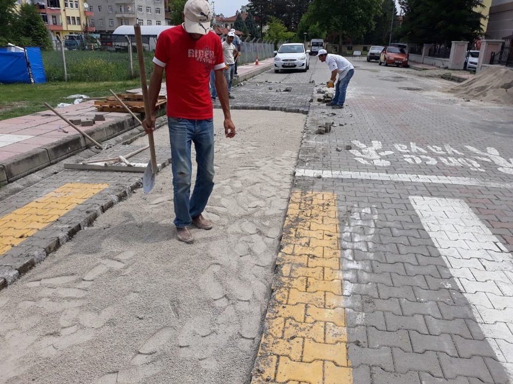 Taşköprü’de bozulan yollar yeniden tamir ediliyor 