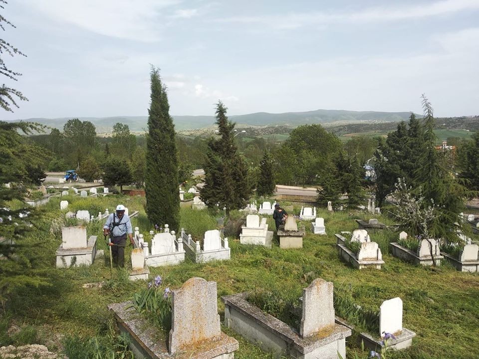 Taşköprü’de mezarlıklara bayram temizliği yapıldı 