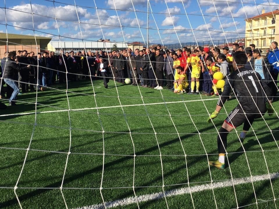 Taşköprü’de sentetik futbol sahasının açılışı yapıldı 
