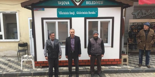 Taşova Belediyesi ayakkabı tamircilerini unutmadı