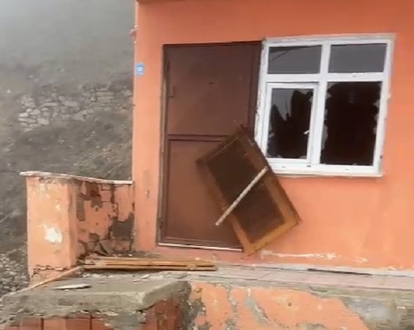 Tatil için evlerine dönen aile büyük şok yaşadı!