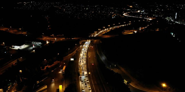 Tatilciler dönmeye başladı! TEM'de uzun araç kuyrukları oluştu