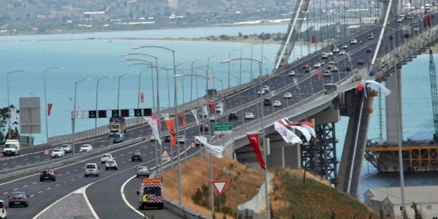 Tatilciler Osmangazi Köprüsü'nden dönüyor