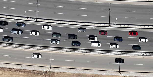 Tatilciler yolda! 43 ilin geçiş güzergahında bayram yoğunluğu