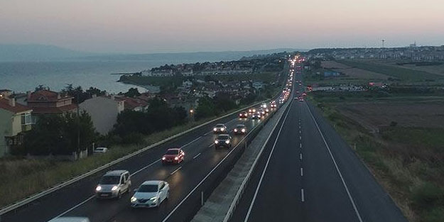Tatilciler yollarda! İstanbul'a dönüyorlar