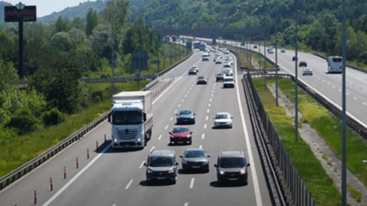 Tatilcilerin dönüş yolculuğu başladı! Bolu Dağı'nda yoğunluk yaşanıyor!