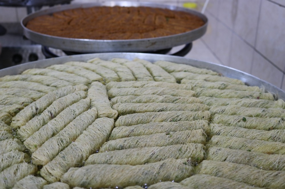 Tatlıcıların bayram mesaisi başladı 