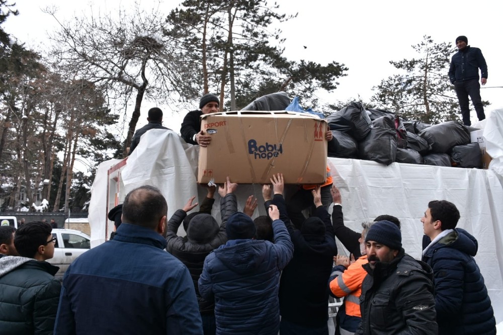 Tatvan Belediyesi depremzedeler için yardım kampanyası başlattı 