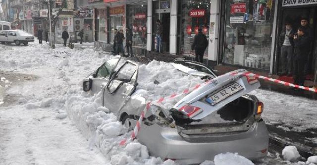 Tatvan’da karla mücadele çalışması yapılıyor