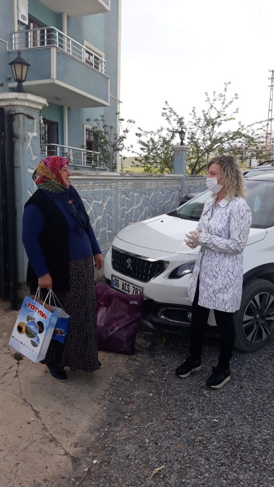 Tatvan Gönül Elçilerinden 600 çocuğa bayram hediyesi 