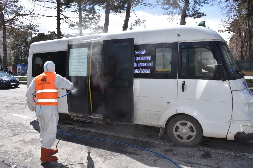 Tatvan’da araçlar her gün dezenfekte ediliyor 