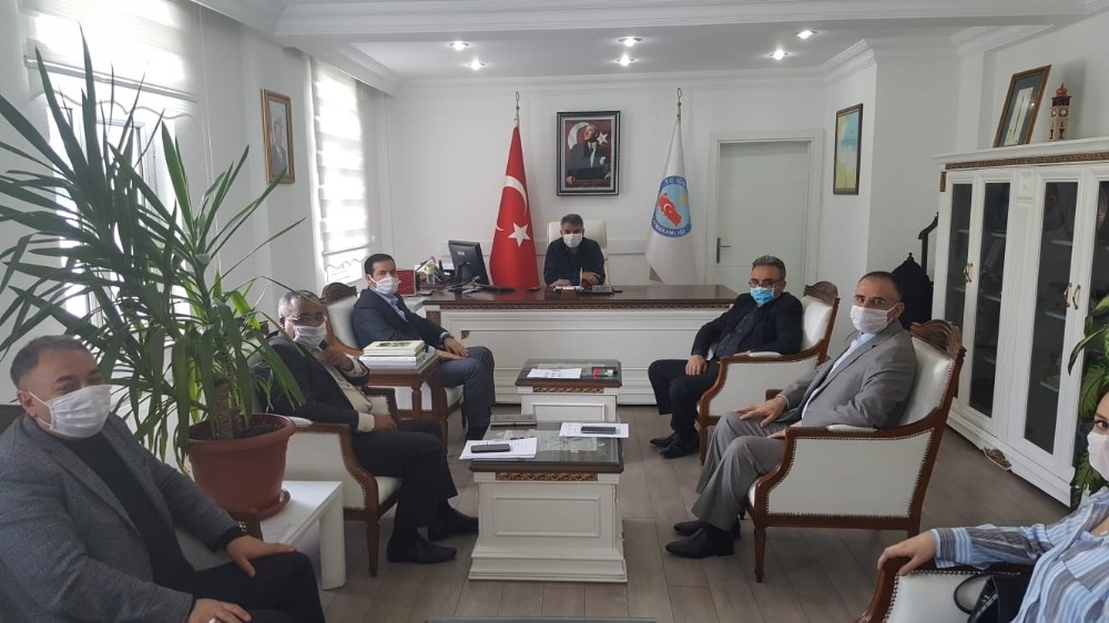 Tatvan’da camilerin ibadete açılması hazırlığı 