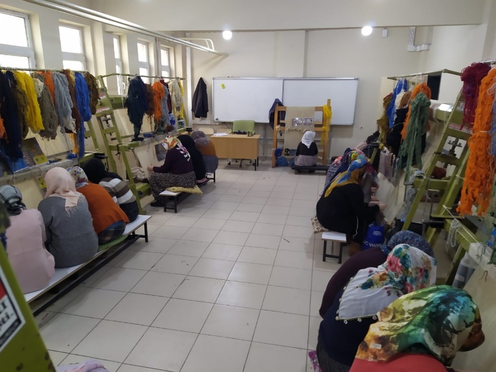 Tatvan’da halı dokuma kursu açıldı 