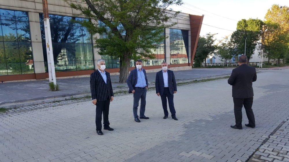 Tatvan’da namaz kılınacak alanlarda son hazırlık 