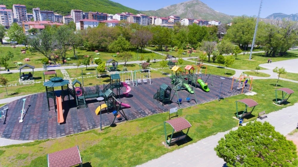 Tatvan’da parkların bakım ve tadilatı yapılıyor 