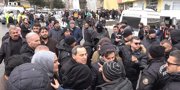 Tatvan'da PKK paçavrası açan DEM'liler yakalandı!