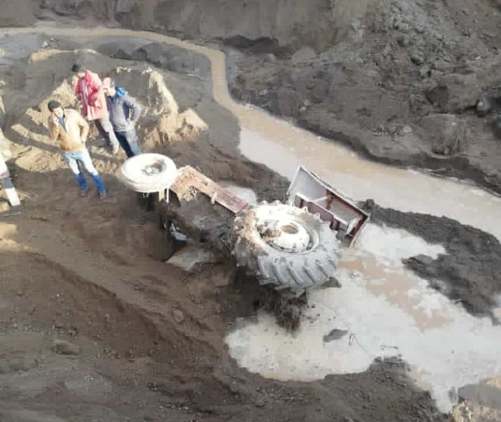 Tatvan’da sağanak yağış taşkınlara neden oldu 