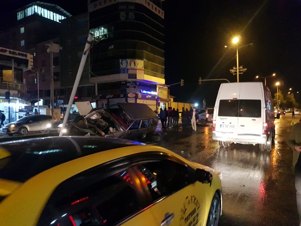 Tatvan’daki kaza anı kamerada 