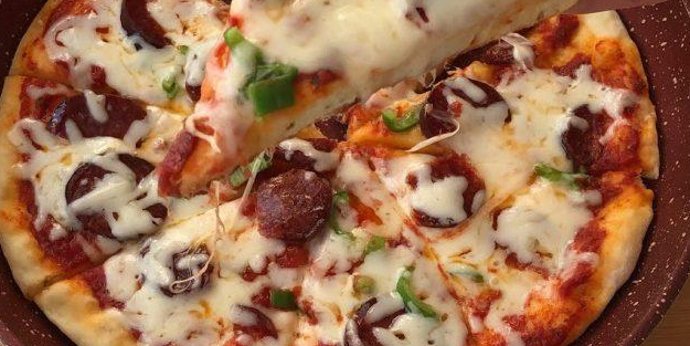 Tavada 10 dakikada pizza: Evde kolay pizza tarifi nasıl yapılı? Ev pizzası tarifi