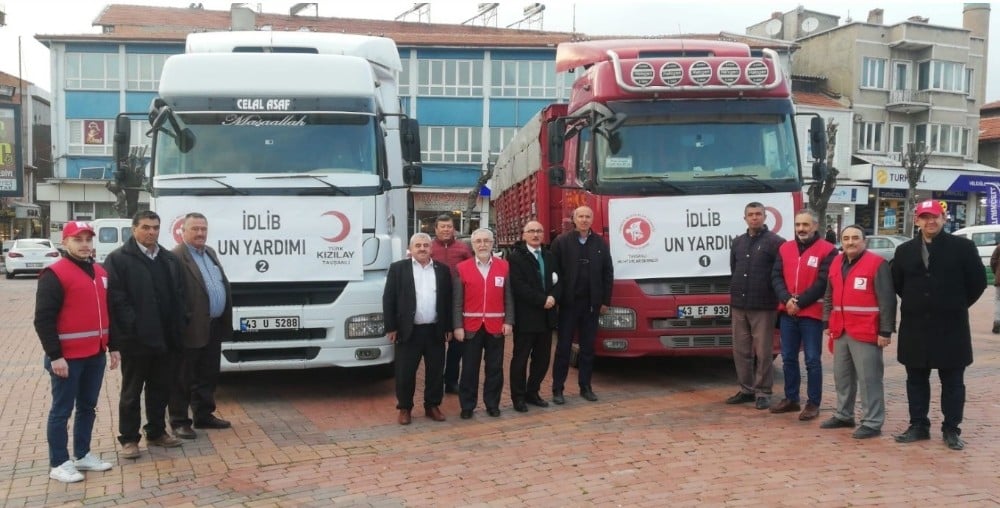 Tavşanlı 2 tır dolusu un ile mağdurların yanında 