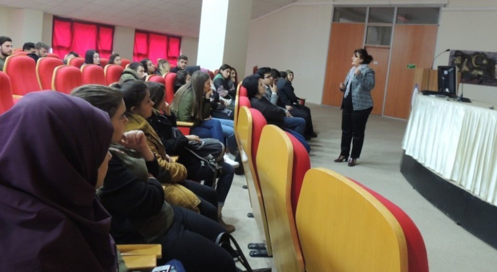 Tavşanlı MYO’da ‘Ağız ve Diş Sağlığında Bilinmesi Gerekenler’ konulu konferans 