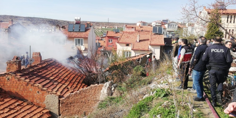 Tavşanlı’da korkutan yangın 